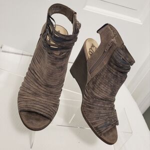 Fergalicious Heather2 Wedge Open Toe Booties Size 7M, Boho